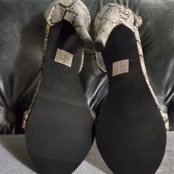 Womens shoes - Picture 4 of 4